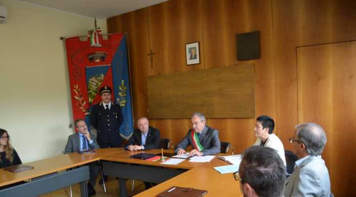 Vercurago. Il sindaco Greppi ringrazia don Roberto che saluta i parrocchiani (VIDEO)