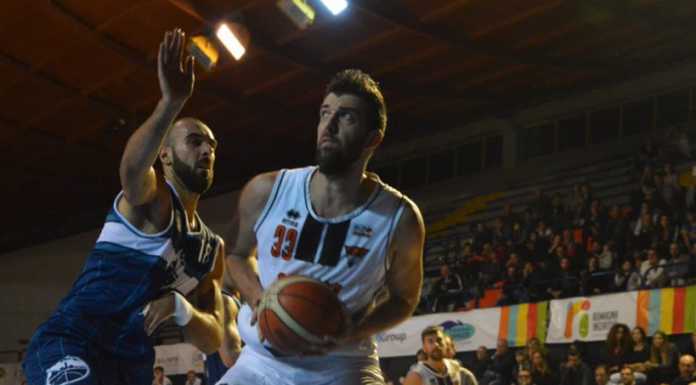 Basket Serie B. La Gimar Lecco “azzannata” dai Tigers Luigi Brunetti contro David Brkic