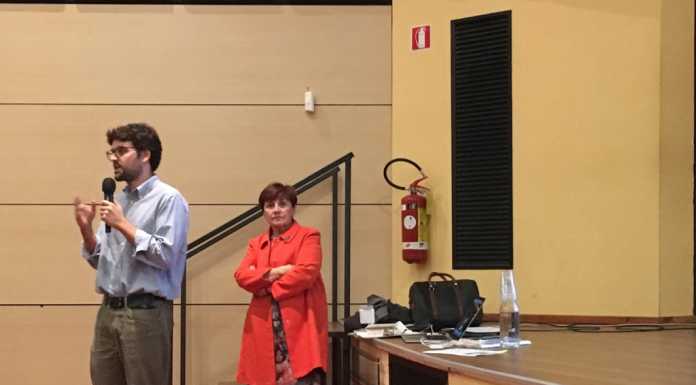 Sala Ticozzi piena per la presentazione del libro di Duccio Facchini