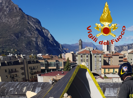 Vento e danni: piante cadute, cornicioni pericolanti e soccorsi sul lago