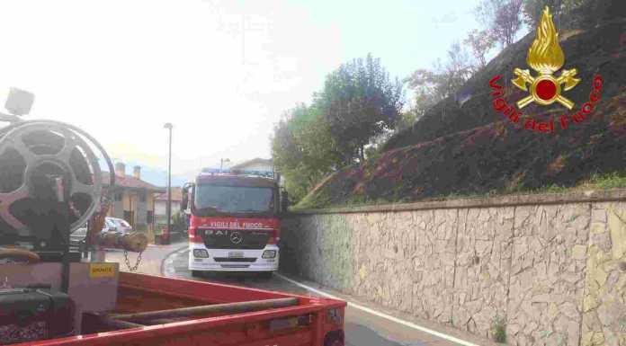 Calolziocorte. Incendio in via ai Colli, Vigili del Fuoco a Foppenico
