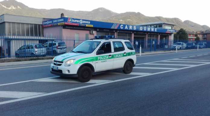 Incidente a Olginate, 52enne cade con il suo scooter