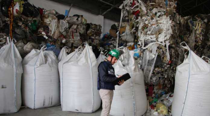 Milano, scoperto un altro deposito abusivo di rifiuti in un capannone