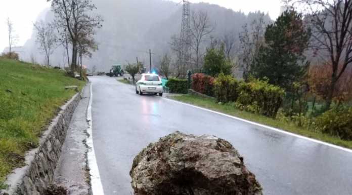 Masso sulla strada per i Resinelli, il maltempo continua a fare danni