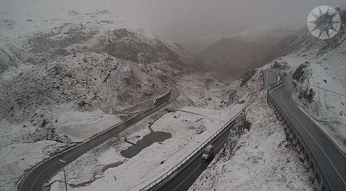 Valtellina. Prime nevicate, suggestiva immagine dal Passo del Foscagno