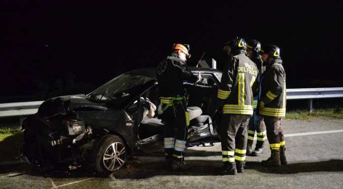 Brutto incidente a Olginate. Frontale tra due auto: 4 persone coinvolte