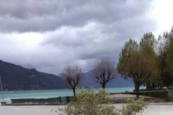 Maltempo. Alberi caduti a Mandello, fiumi rientrati nei limiti di guardia