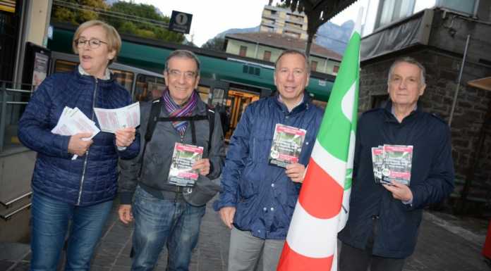 Treni e disagi, sit-in del PD in stazione: “Servono risposte subito”