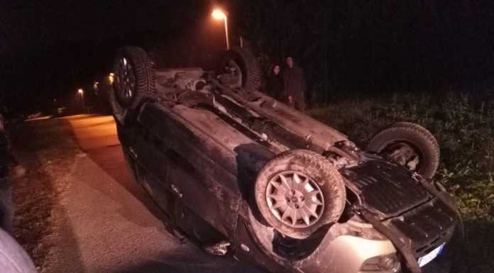 Brutto incidente a Suello: auto si ribalta, nessun ferito