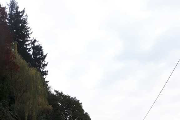 Materiale instabile in parete. Chiusa al traffico la strada fra Bellano e Varenna