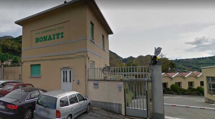 Calolzio. Premio San Martino alla Bonaiti Serrature, il medaglione al runner Oscar Perego