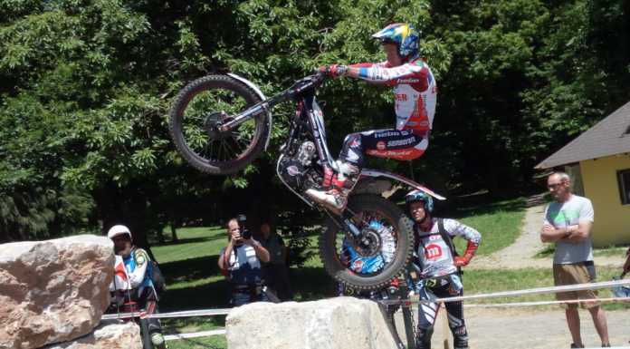 Il campione di trial Matteo Grattarola premiato a Margno dal sindaco