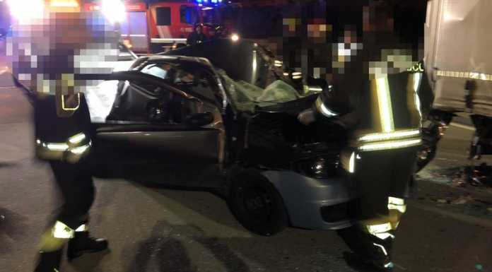 Schianto a Calolziocorte, macchina distrutta e due giovani in ospedale