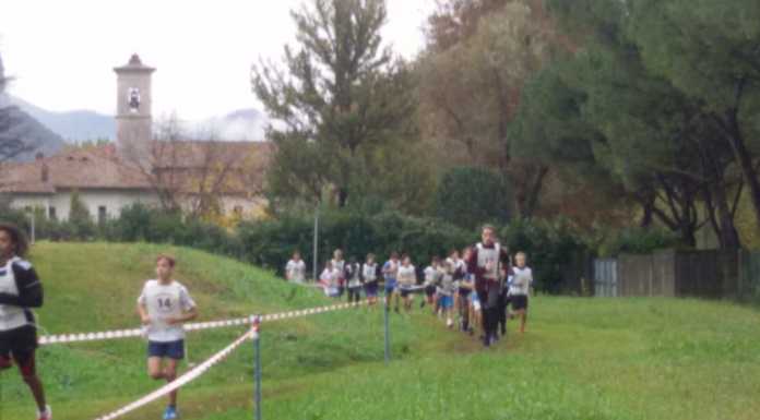 Scuola. La gara di corsa campestre al palazzetto dello sport di Calolzio