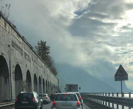Incidente nel tunnel del San Martino. Dopo la chiusura, riaperta la SS36