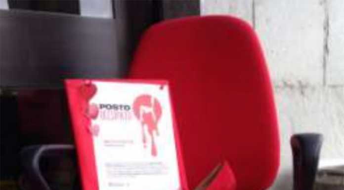 Colico, una sedia rossa per ricordare le donne vittima di violenza