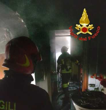 Incendio in una villa a Casatenovo: Vigili del Fuoco al lavoro