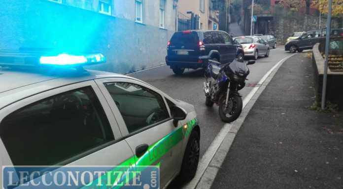 Motociclista soccorso dopo una caduta sulla vecchia Lecco Ballabio