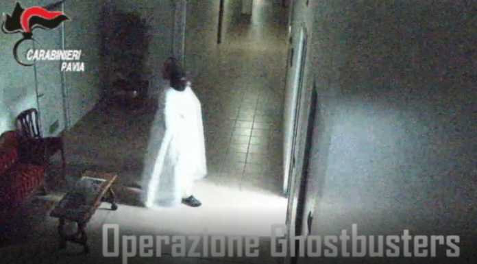 Pavia. Travestito da fantasma, rubava opere antiche per rivenderle