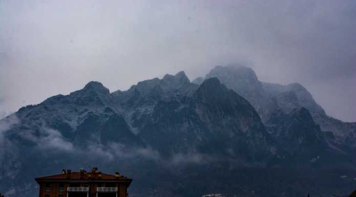 Ondata di freddo, le immagini della prima neve a bassa quota