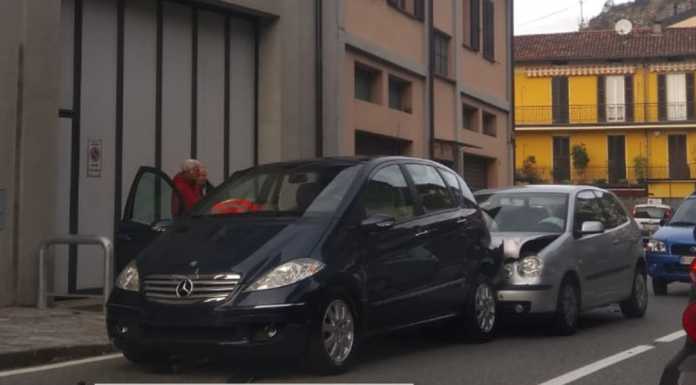 Tamponamento fra tre mezzi in via Roma a Vercurago