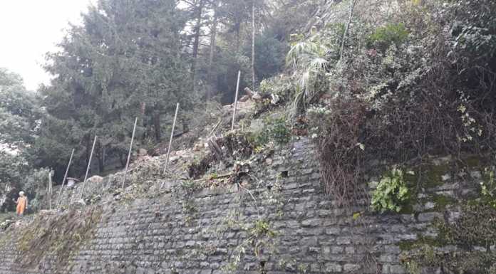 Materiale instabile in parete, chiusa la Sp72 tra Bellano e Varenna
