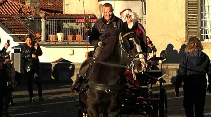 Babbo Natale fa tappa a Perledo per ricevere le letterine dei bambini