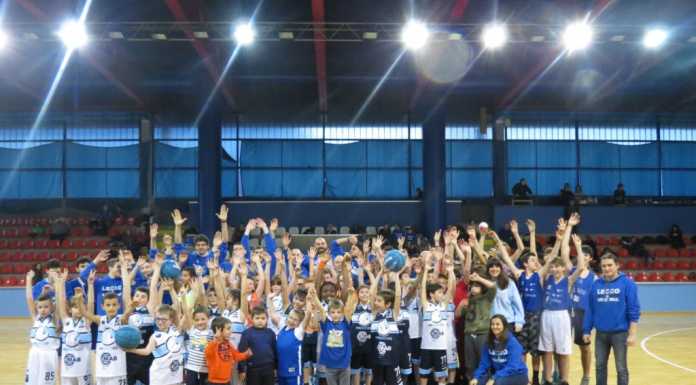 Le giovanili del Basket Lecco festeggiano il Natale con la prima squadra