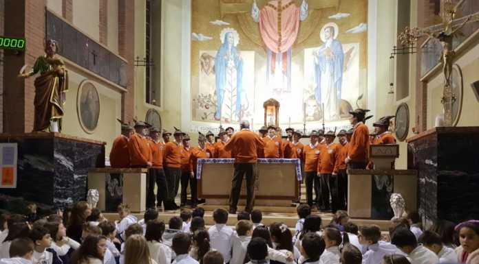 Torre de’ Busi. I bimbi della primaria in concerto con il coro Ana dell’Adda
