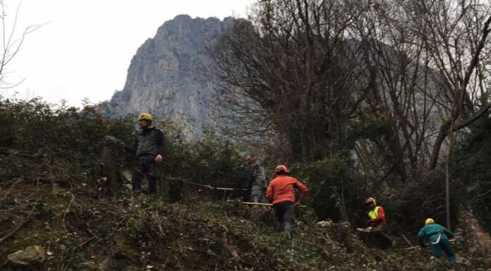 Rancio. Squadra antincendio al lavoro, ripulito un lungo tratto del vallo in zona stanga