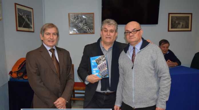 Presentato in Canottieri l’almanacco “Tutto il Lecco partita per partita” Gli autori dell'almanacco: "Tutto il Lecco partita per partita". Da sinistra Gianni Menicatti, Carlo Fontanelli e Michele Invernizzi
