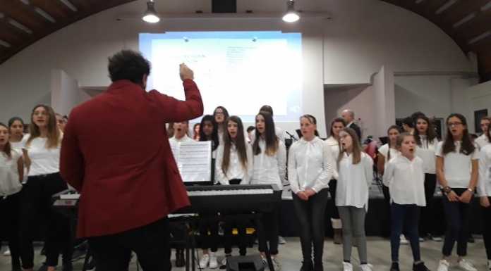 Bellano: studenti sul palco del Palasole per il Concerto di Natale
