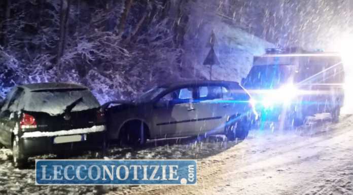 Scontro fra due auto, brutto incidente a Cortabbio: 5 feriti
