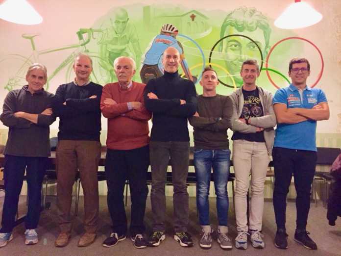 I nuovi dirigenti del bike Team Formaggilandia 2 Angelino Mauri, Francesco Ventura, Vico Gelli, Roberto Maggioni, Giacomo Tentori, Ivan Corti e Stefano Caló