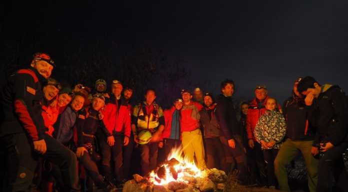 Il Corno Rat illuminato, in 150 al tradizionale appuntamento sulla ferrata