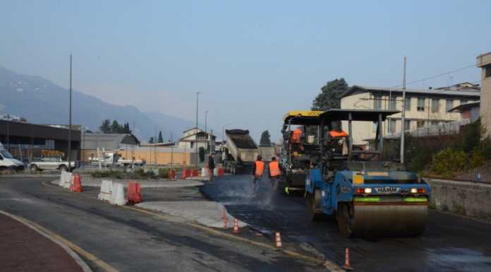 Mandello, lavori sulla provinciale per la rotonda del nuovo Iperal