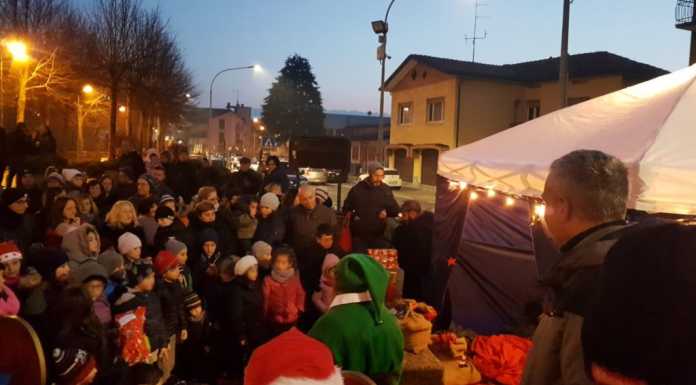 Babbo Natale fa tappa a Dolzago per consegnare i doni ai bimbi