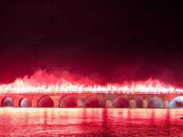 Ultras illuminano il Ponte Vecchio per il 106° della Calcio Lecco