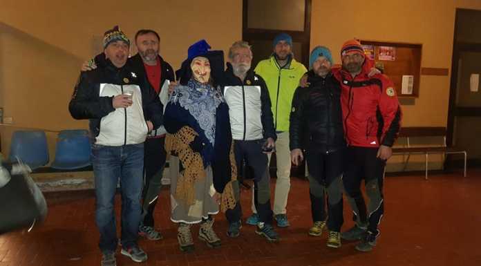 Ballabio. La Befana scende dal campanile tra lo stupore dei bambini