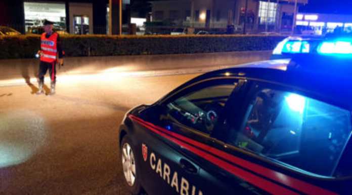 Ladri braccati dai Carabinieri, abbandonano auto e refurtiva