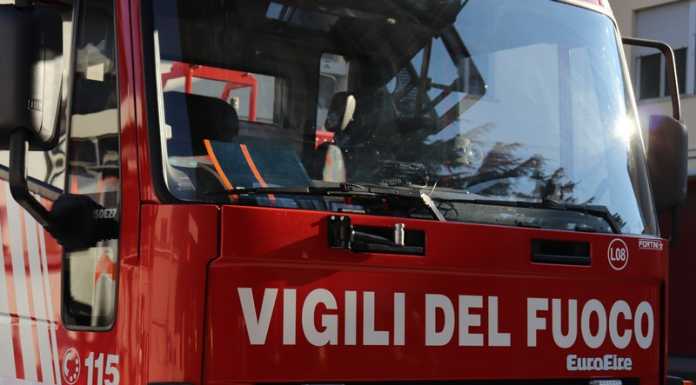 Focolai d’incendio lungo la ferrovia tra Colico e Delebio