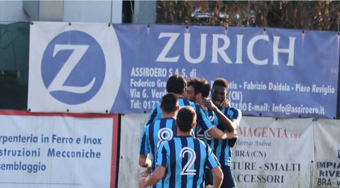 Calcio. Lecco corsaro a Bra. Dragoni e Vai firmano il 2-1 esterno L'esultanza dei blucelesti dopo il gol di Dragoni (credit foto Calcio Lecco 1912)