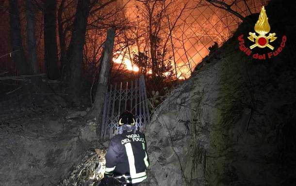 Varese e Alto Lago: in azione i canadair per fermare le fiamme