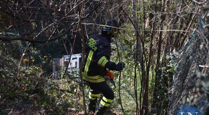 Calolzio. Domenica il recupero del camion, chiude la Sp177 calolzio_fuori_strada_camion