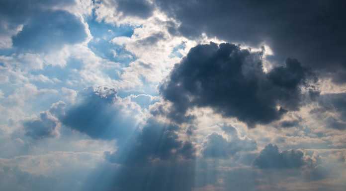 Meteo, cielo coperto e deboli piogge nel pomeriggio di Ferragosto, le previsioni
