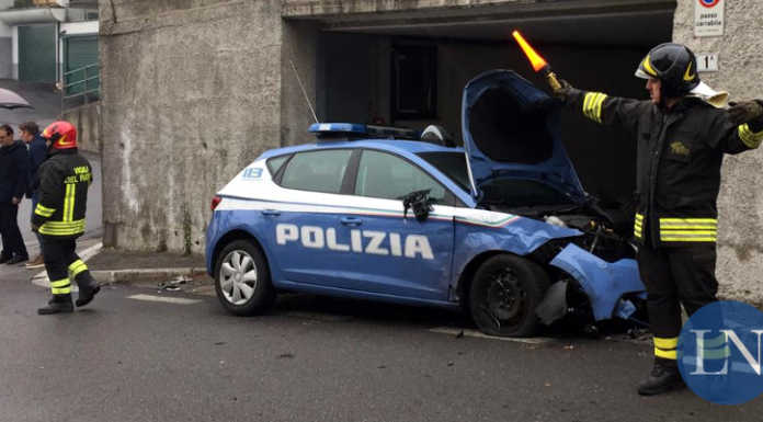 Lecco. Brutto incidente con un’auto della Polizia finita contro un muro
