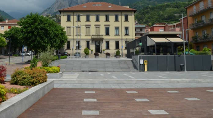 Sostegno ai commercianti e riduzione della plastica, la discussione in commissione calolziocorte piazza veneto municipio