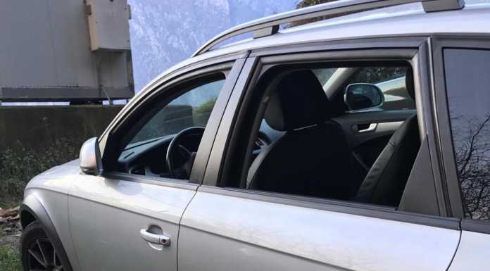 Ladri scatenati a Pradello: sfondano i vetri delle auto, rubati zaini e borse