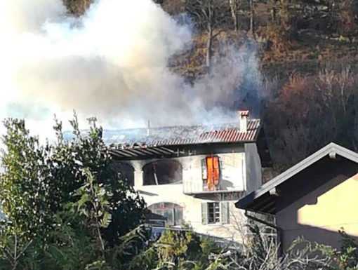 Valbrona, in fiamme un’abitazione. Al lavoro i pompieri