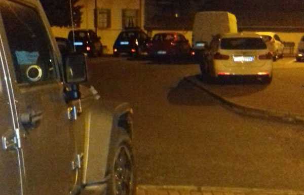 Castello, siringhe e parcheggi selvaggi. La denuncia dei residenti